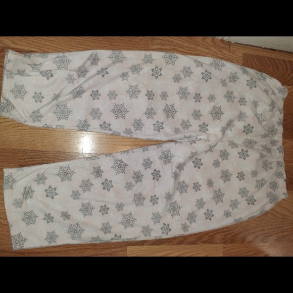 Mix of pjs - Picture 2 of 8